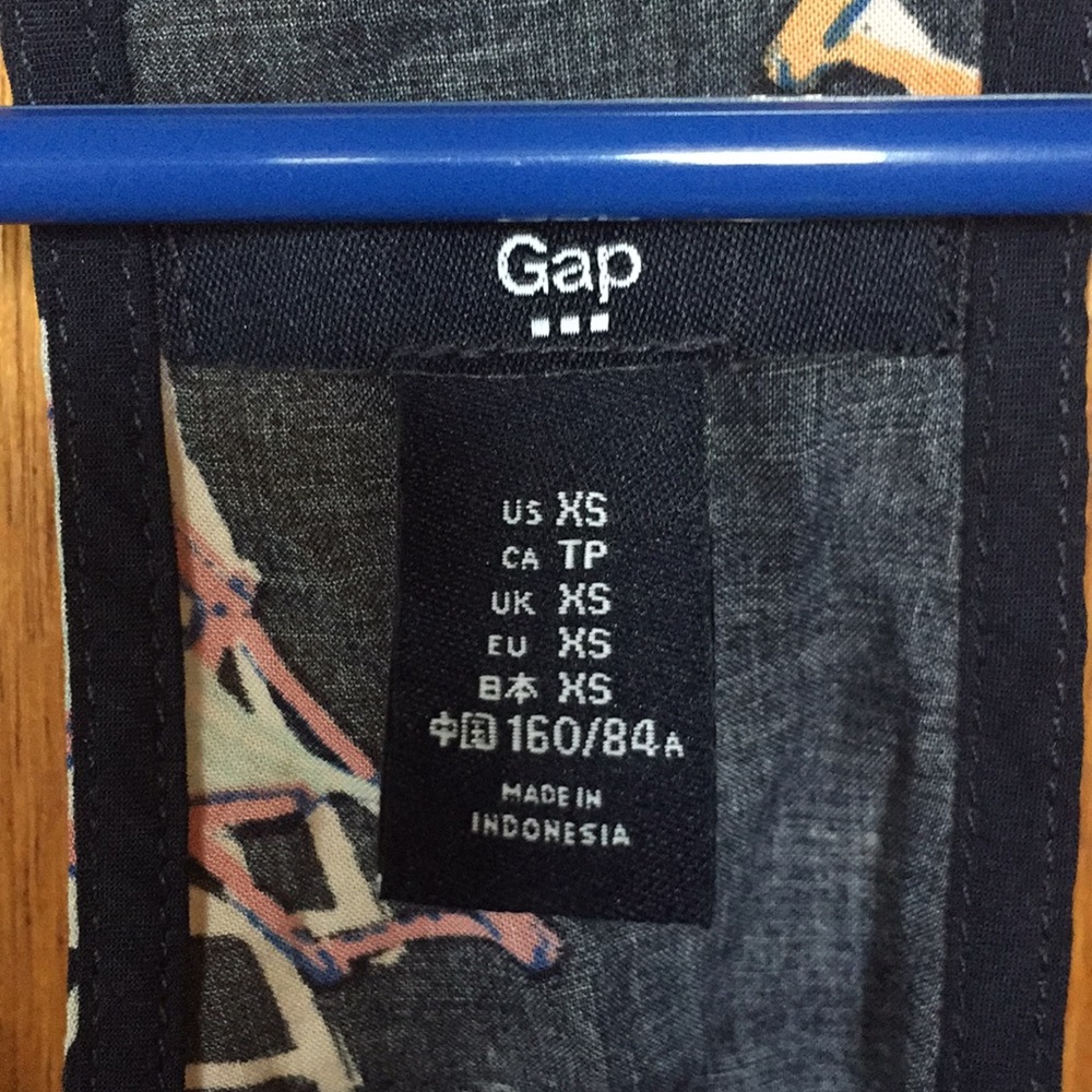 Gap Racer Back Lawnchair Tanktop - Picture 3 of 3